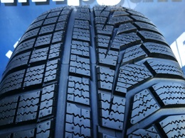 215/60R16 Hankook Winter Icept Evo2 W320 99H Új! DOT4922 1db-os!