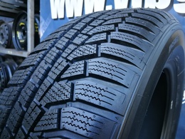 215/60R16 Hankook Winter Icept Evo2 W320 99H Új! DOT4922 1db-os!