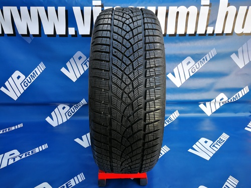 215/55R17 Goodyear UltraGrip Performance+ 1db-os!