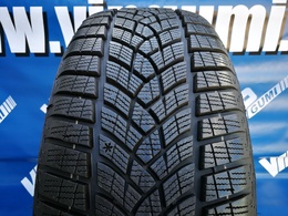 215/55R17 Goodyear UltraGrip Performance+ 1db-os!