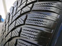235/55R17 Bridgestone Blizzak LM005 DOT3923