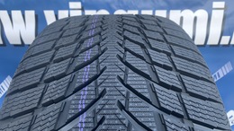 275/40R19 Nokian Snowproof WR 105VXL