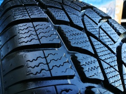 215/60R17 Dunlop SP Winter Sport 3D DOT3318