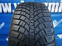 235/55R17 Kumho WP71 Wintercraft FR