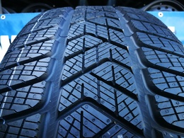 255/55R18 Pirelli Scorpion Winter * FR RSC 109H XL