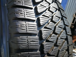 215/65R16C Bridgestone Blizzak W810
