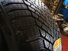285/40R22 Pirelli Scorpion Winter 2 110W XL
