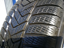 235/65R18 Pirelli Scorpion Winter XL J H