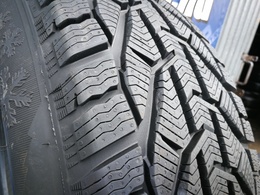 235/40R18 Taurus Winter FR XL