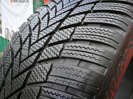 275/40R22 Bridgestone Blizzak LM005 FR 107V DOT3723