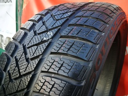 235/35R19 Pirelli Winter SottoZero 3 FR XL