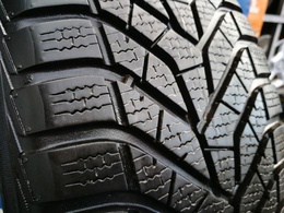 215/60R16 Yokohama BluEarth Winter V905 DOT3320 1db-os!