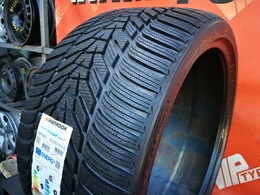 295/30R20 Hankook Winter Icept Evo3 W330 FR 101WXL Új! DOT1823 1