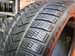 245/40R19 Pirelli Winter SottoZero 3 FR J DOT4223 1db-os!
