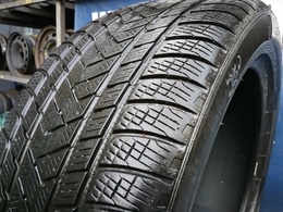 285/45R21 Pirelli Scorpion Winter FR * RSC DOT2822 1db-os!