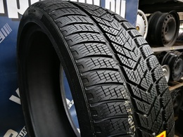 255/40R22 Pirelli Scorpion Winter FR XL J Új! DOT2620