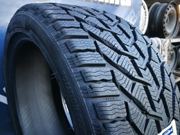 225/40R18 Sebring Snow