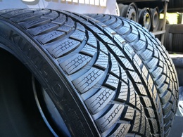 235/35R19 Kumho WinterCraft WP72 Asymmetric FR DOT2322
